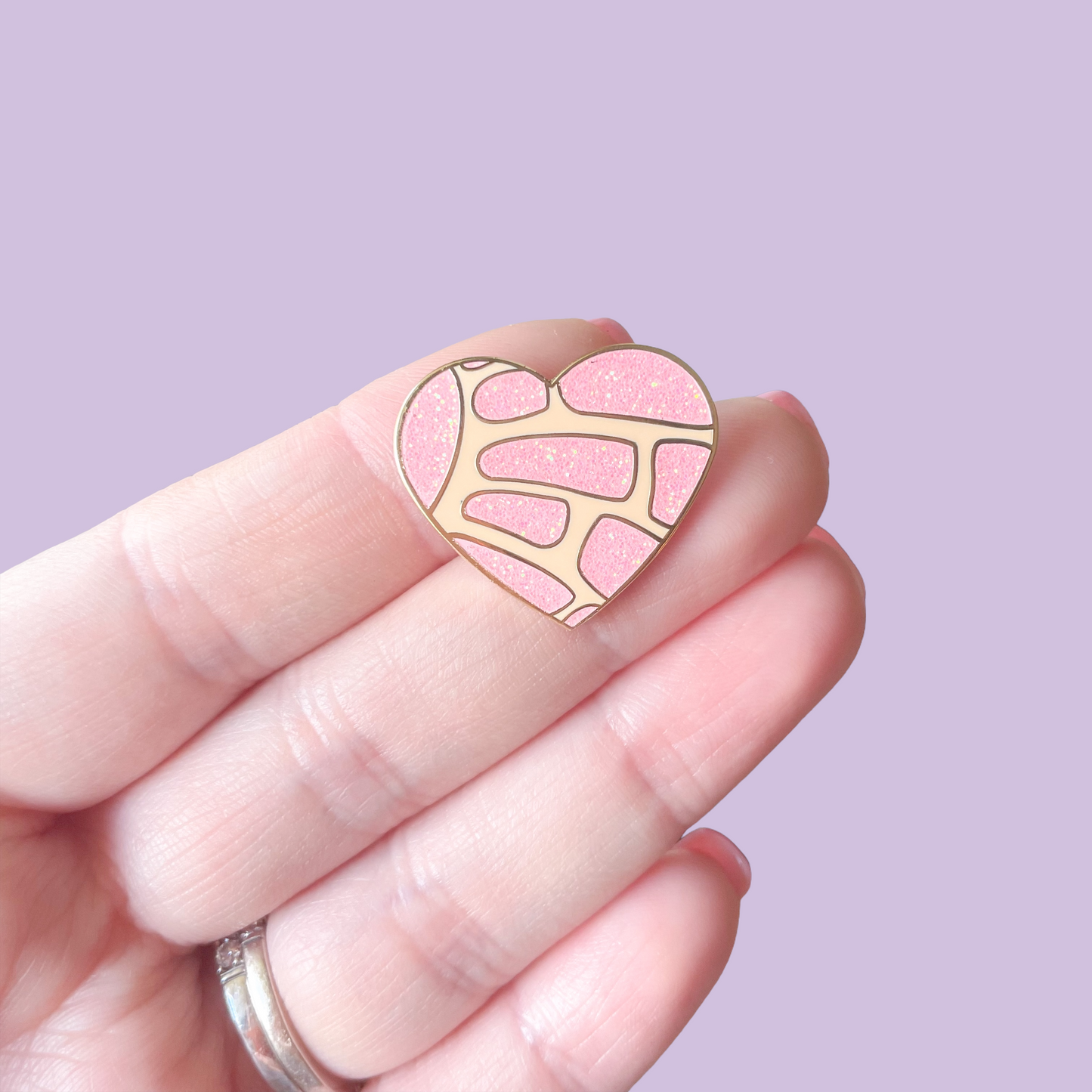 Concha Heart Pin