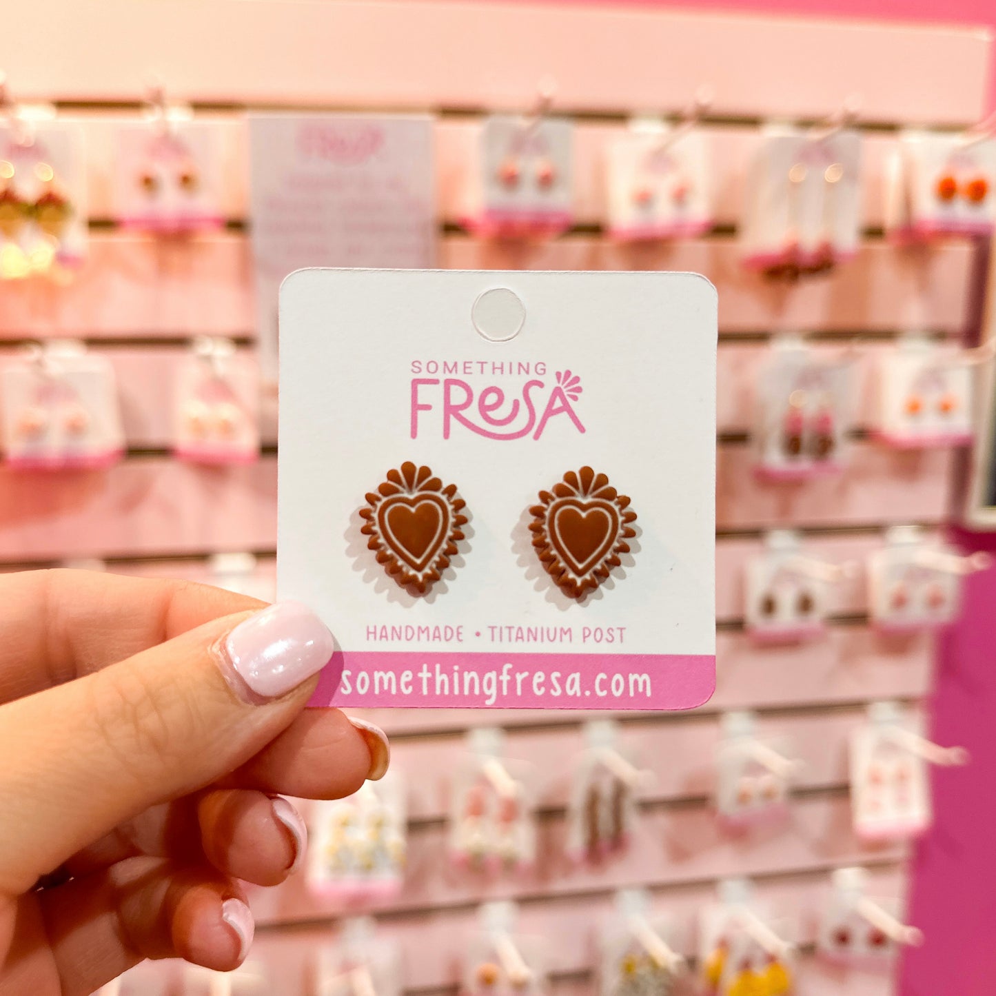 Corazón Sagrado Barro Studs