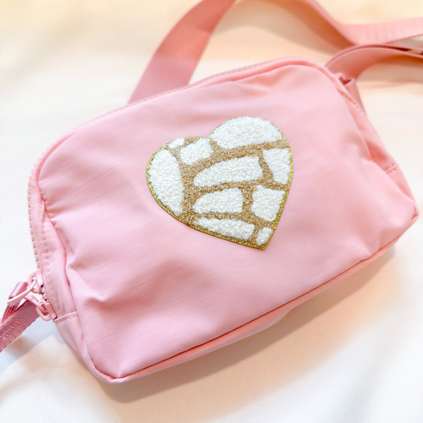 Concha Corazón Pink Crossbody